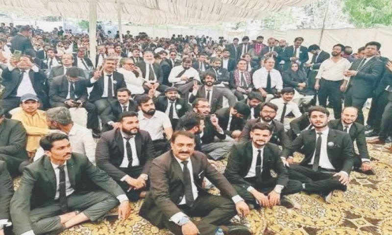 Lawyers protesting canals project end Khairpur sit-in