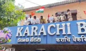 بھارت میں ہندو انتہا پسندوں کا صرف نام کی بنیاد پر تاریخی &rsquo;کراچی بیکری&lsquo; پر دھاوا، توڑ پھوڑ