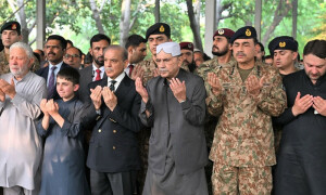 بھارتی حملے میں شہید 7 سالہ ارتضیٰ عباس طوری کی نمازجنازہ میں صدر، وزیراعظم، آرمی چیف کی شرکت