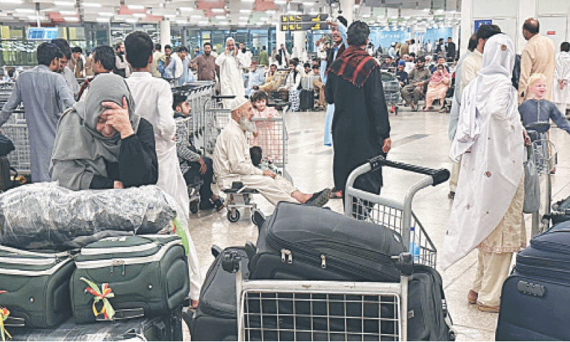 Hundreds stranded as conflict disrupts Pakistan&rsquo;s air traffic