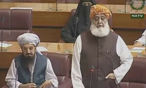 JUI-F&rsquo;s Fazl condemns Indian &lsquo;aggression&rsquo;, praises Pakistan armed forces