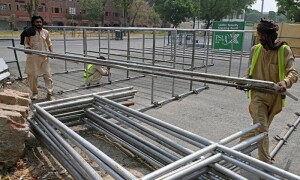 PHOTOS: Workers dismantle Gaddafi Stadium hoardings as PSL shifted to UAE amid Pak-India tensions