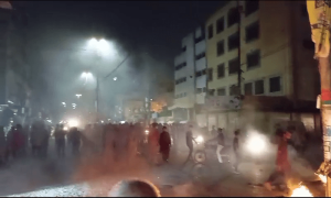 کراچی میں بجلی کی طویل لوڈشیڈنگ، مختلف مقامات پر عوام کا احتجاج و دھرنے
