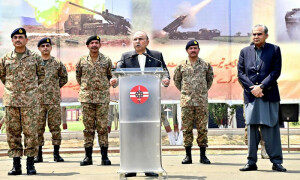 صدر پاکستان کا گوجرانوالہ چھاؤنی کا دورہ، آرمی چیف نے استقبال کیا