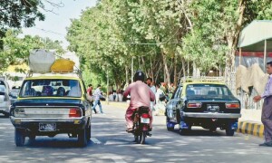 98pc Sindh drivers lack understanding of traffic rules and safety, moot told
