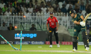 لاہور قلندرز نے پشاور زلمی کو شکست دیکر پلے آف کیلئے کوالیفائی کرلیا