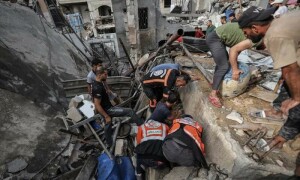 اسرائیلی بمباری سے مزید 23 فلسطینی شہید، یورپی ارکان پارلیمنٹ کا رفح کراسنگ پر احتجاج