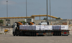 PHOTOS: Trucks on Israeli side of crossing on their way to Gaza