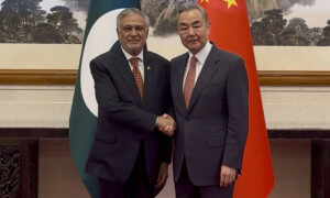 وزیرخارجہ اسحٰق ڈار کی چینی ہم منصب سے ملاقات، جنوبی ایشیا کی صورتحال پر تبادلہ خیال