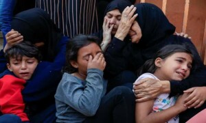 اسرائیلی بمباری سے مزید 93 فلسطینی شہید، یہودی آبادکاروں کی نمازیوں سے بھری مسجد جلانے کی کوشش