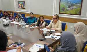 Pre-budget seminar in Karachi discusses economic pressures on women&rsquo;s lives