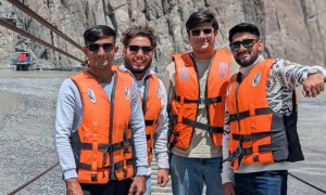 اسکردو: گجرات کے 4 لاپتا سیاحوں کی گاڑی اور لاشیں دریائے سندھ کے قریب سے مل گئیں