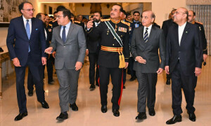 فیلڈ مارشل کی جانب سے عشائیہ، صدر اور وزیراعظم سمیت سیاسی وعسکری قیادت کی شرکت