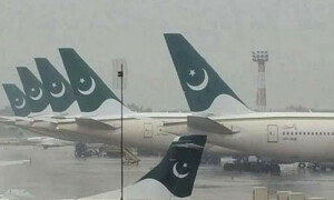 لاہور: طوفانی بارش اور آندھی کے باعث فلائٹ آپریشن جزوی طور پر متاثر