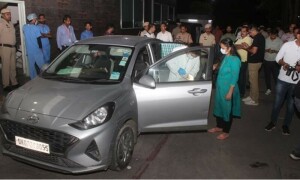 مودی کے بھارت میں قرض سے پریشان خاندان کی کار میں اجتماعی خودکشی