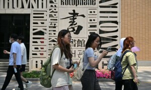 US vows to &lsquo;aggressively&rsquo; oust Chinese students