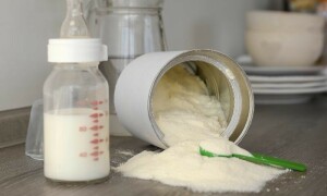 فارمولا دودھ کا زائد استعمال بچوں میں کون کون سی بیماریوں کا باعث بن رہا ہے؟
