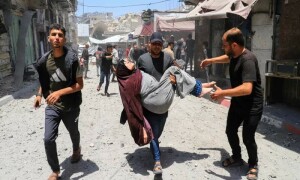 غزہ: اسرائیلی فورسز کی امداد لینے کیلئے جمع ہونیوالے فلسطینیوں پر فائرنگ، 36 شہید، 120 زخمی