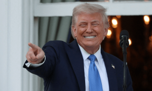 ٹرمپ نے ایران اور افغانستان سمیت 12 ممالک کے شہریوں پر امریکا میں داخلے پر پابندی لگادی