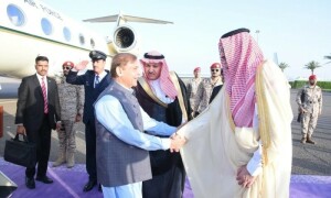 وزیراعظم 2 روزہ دورے پر سعودی عرب پہنچ گئے، عید الاضحیٰ وہیں منائیں گے