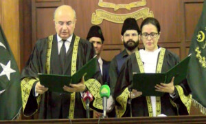 جسٹس منصور علی نے قائم مقام چیف جسٹس پاکستان کے عہدے کا حلف اٹھا لیا