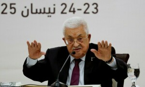 Abbas says Hamas must hand over its weapons