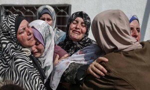اسرائیلی فورسز کی فائرنگ، ڈرون حملہ، امداد کے متلاشی 25 فلسطینیوں سمیت 29 شہید