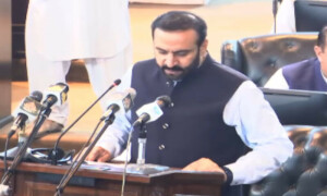 خیبر پختونخوا کا بجٹ پیش، سرکاری ملازمین کی تنخواہوں میں 10 فیصد، پنشن میں 7 فیصد اضافے کی تجویز