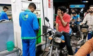 حکومت نے پیٹرولیم مصنوعات کی قیمتوں میں اضافہ کردیا