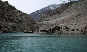 عطا آباد جھیل میں مبینہ سیوریج کا گندہ پانی ڈالنے پر ہوٹل پر 15 لاکھ روپے جرمانہ