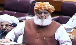 پاکستان کو کھل کر ایران کے ساتھ کھڑا ہو جانا چاہیے، مولانا فضل الرحمٰن