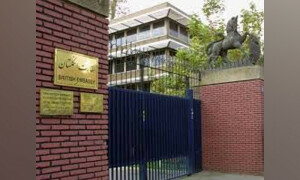 برطانیہ نے ایران سے سفارتی عملہ واپس بلالیا