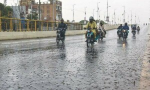 کراچی کے مختلف علاقوں میں ایک بار پھر موسلا دھار بارش، موسم خوشگوار ہوگیا