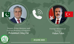 نائب وزیراعظم اسحٰق ڈار کا ترک وزیر خارجہ حکان فیدان سے ٹیلی فونک رابطہ