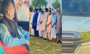 سابق وزیراعلیٰ پنجاب کی &rsquo;لینڈ کروزر میں بیٹھ کر&lsquo; نماز جنازہ پڑھنے کی ویڈیو وائرل