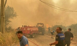 یورپ میں شدید گرمی کی لہر، ترکیہ میں جنگل کی آگ کے باعث ہزاروں افراد نقل مکانی پر مجبور