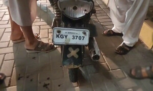 کراچی میں ریس کے دوران موٹرسائیکلیں ٹکرا گئیں، ایک نوجوان جاں بحق، ایک زخمی