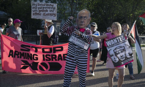 Pro-Palestinian protesters gather outside White House ahead of Israeli premier&rsquo;s visit