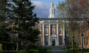 ٹرمپ انتظامیہ نے ہارورڈ سے فلسطین کے حامی طلبہ کا ریکارڈ طلب کرلیا