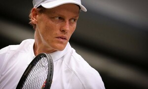 Sinner powers into Wimbledon semi-finals to ease injury fears