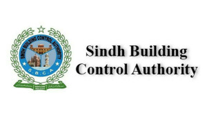 کراچی: لیاری میں بلڈنگ گرنے پر پولیس کا ایکشن، ایس بی سی اے کے 12 افسر زیر حراست