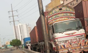 کراچی: بجلی اور گیس کی لوڈشیڈنگ کیخلاف احتجاج، قیوم آباد سے مائی کلاچی تک ٹریفک جام