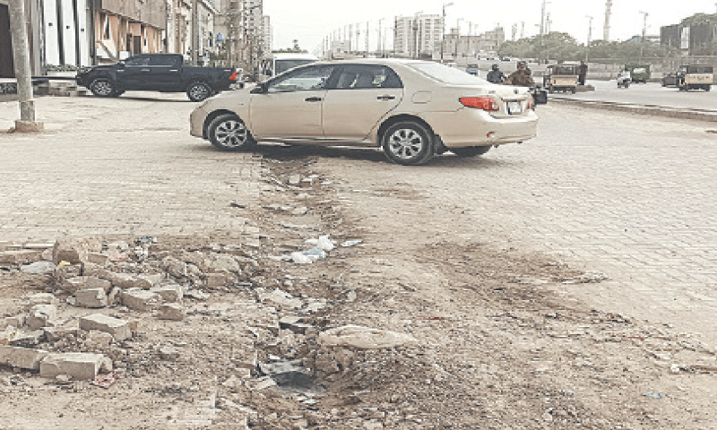 کراچی کی سڑکیں تباہ حال، شہری ادارے ’ایس ایس جی سی‘ کے اربوں روپے ہضم کر گئے