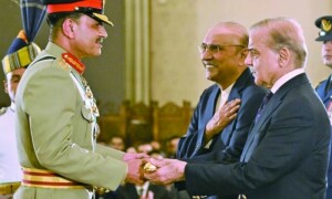 افواہیں اور تردید: ایک مشہور ظہرانے نے حکومت کو کیسے غیرمتعلقہ بنا دیا؟