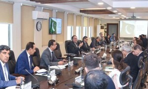 معیشت استحکام کی راہ پر گامزن، ریٹنگ میں بہتری کی امید ہے، وزیر خزانہ کی موڈیز ٹیم کو بریفنگ
