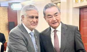 وزیر خارجہ اسحٰق ڈار کی ایس سی او کانفرنس کی سائیڈ لائنز پر چینی ہم منصب سے ملاقات