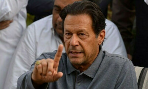عمران خان نے پی ٹی آئی ارکان کو پارٹی کے اندرونی معاملات پر عوام میں گفتگو کرنے سے روک دیا