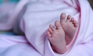برطانوی سائنسدانوں کا تین افراد کے 8 مشترکہ صحت مند بچوں کی پیدائش کا دعویٰ