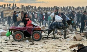 خوراک کی تقسیم کے مراکز یا مقتل گاہ؟ &rsquo;وہ روزانہ ایک بوری آٹے کے لیے گولیوں کی زد میں آتے ہیں&lsquo;