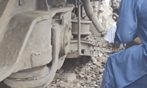 Narowal-bound train&rsquo;s coach derails